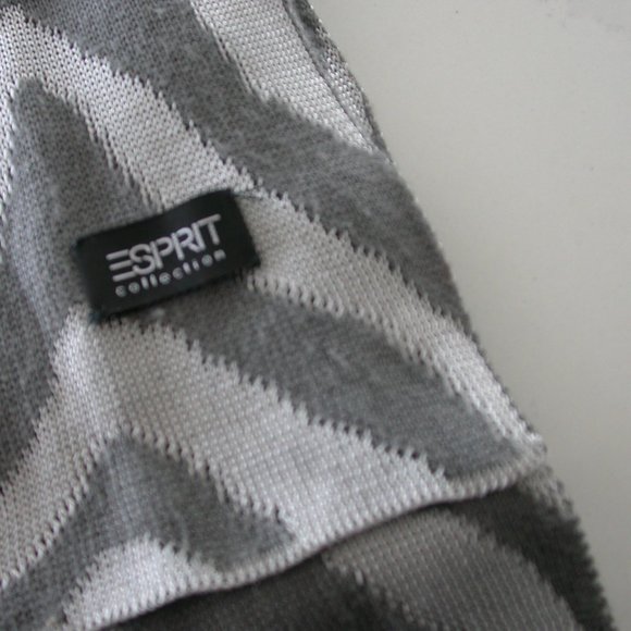 Grey and White Knit Chevron Scarf - Picture 2 of 4